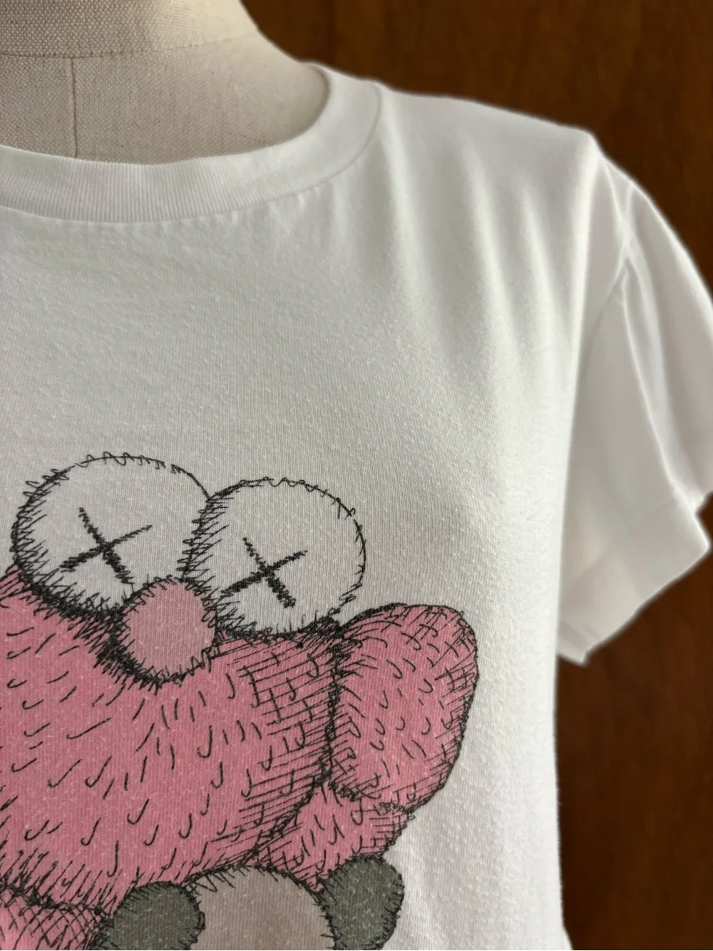 KAWS x UNIQLO sz M DIY Babydoll Tshirt White PINK BFF COMPANION